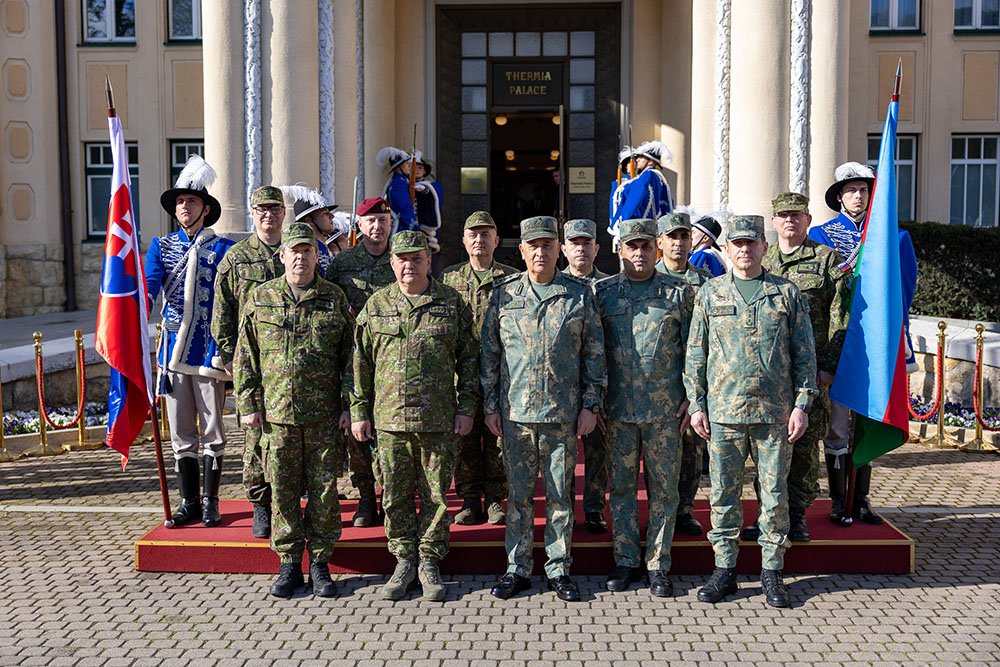 Azərbaycan və Slovakiya arasında hərbi əməkdaşlıq məsələləri müzakirə edilib Azərbaycan və Slovakiya arasında hərbi əməkdaşlıq məsələləri müzakirə edilib