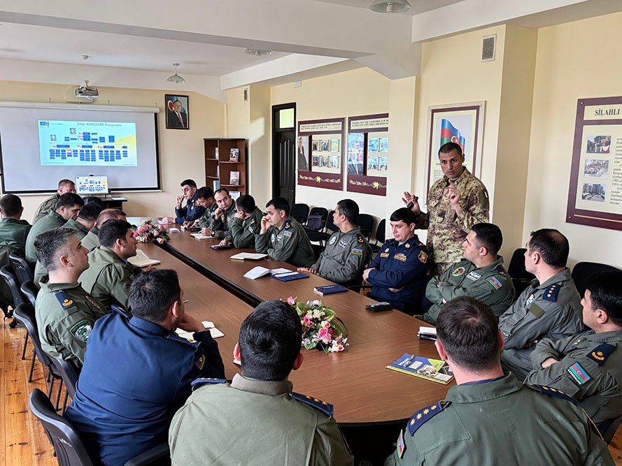Bakıda NATO-nun mobil təlim qrupunun kursu keçirilir Bakıda NATO-nun mobil təlim qrupunun kursu keçirilir