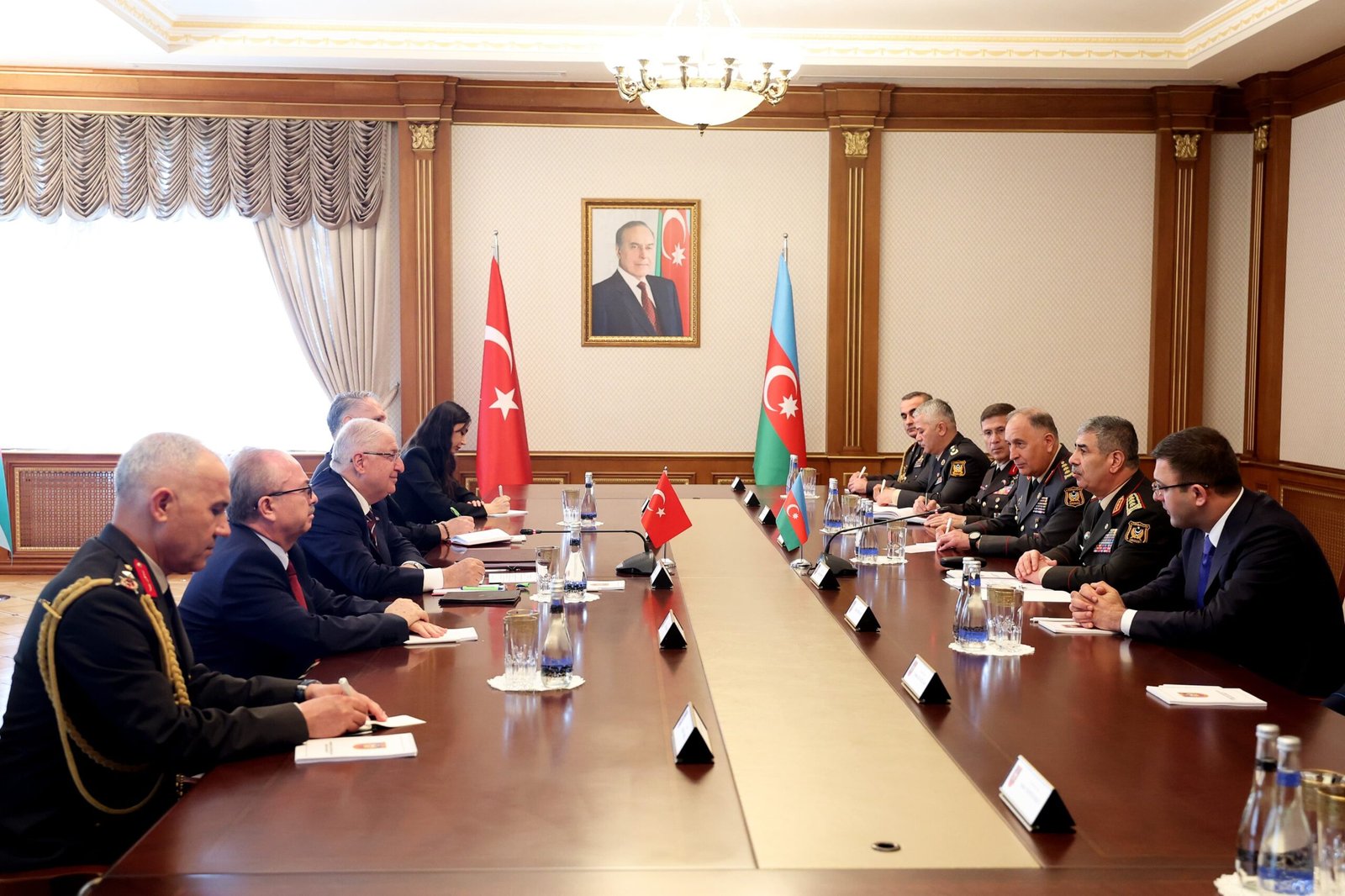 Azərbaycan və Türkiyənin müdafiə nazirləri görüşüb – YENİLƏNİB Azərbaycan və Türkiyənin müdafiə nazirləri görüşüb – YENİLƏNİB