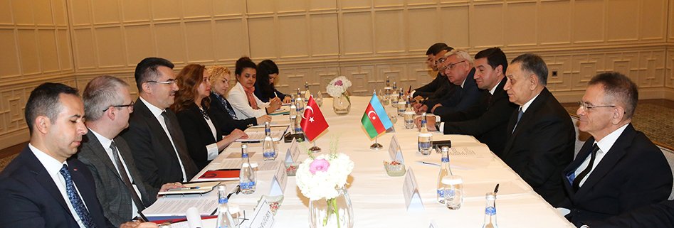 Ramil Usubov Türkiyə Milli Təhlükəsizlik Şurasının Baş katibi ilə görüşüb Ramil Usubov Türkiyə Milli Təhlükəsizlik Şurasının Baş katibi ilə görüşüb