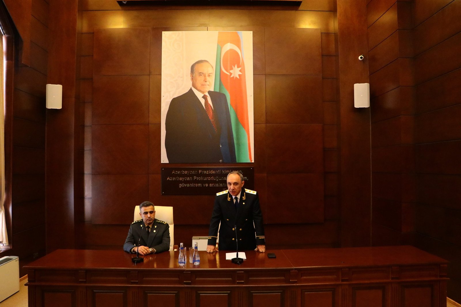 Bəhruz Əhmədov Hərbi Prokurorluğun kollektivinə təqdim edilib Bəhruz Əhmədov Hərbi Prokurorluğun kollektivinə təqdim edilib