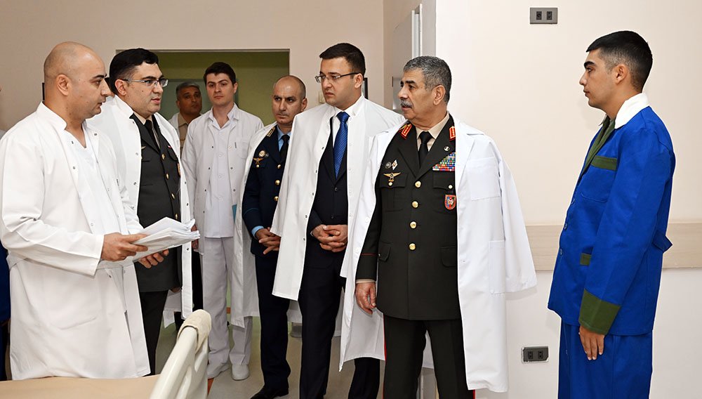 Silahlı Qüvvələr Günündə Müdafiə Nazirliyinin rəhbərliyi hospitalı ziyarət edib Silahlı Qüvvələr Günündə Müdafiə Nazirliyinin rəhbərliyi hospitalı ziyarət edib