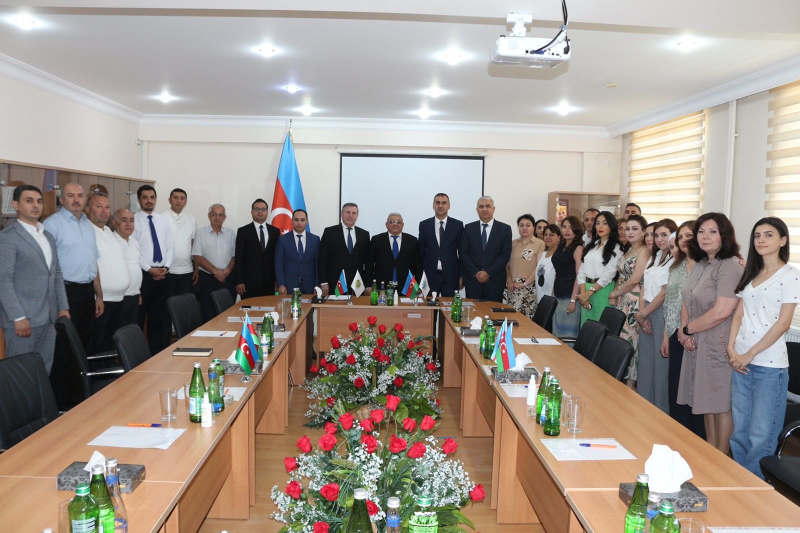 MSN-in Elmi-Tədqiqat İnstitutunda Silahlı Qüvvələri Gününə həsr edilən dəyirmi masa təşkil olunub