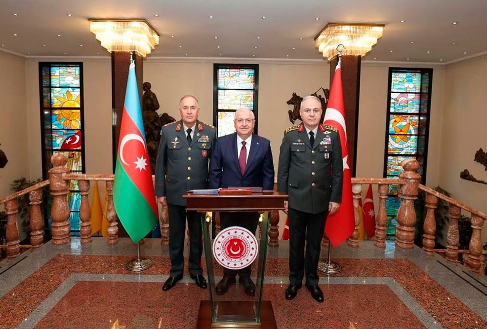 Azərbaycan ilə Türkiyə arasında hərbi əməkdaşlıq inkişaf etdirilir – FOTOLAR Azərbaycan ilə Türkiyə arasında hərbi əməkdaşlıq inkişaf etdirilir – FOTOLAR