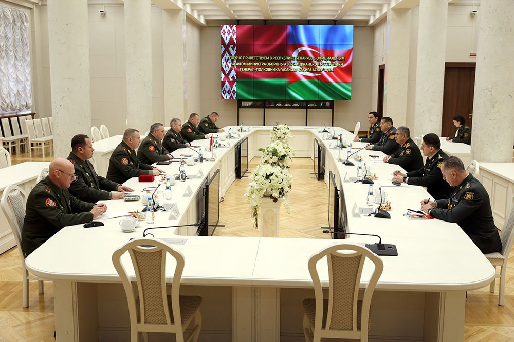 Minskdə Azərbaycan və Belarus müdafiə nazirləri görüşüb Minskdə Azərbaycan və Belarus müdafiə nazirləri görüşüb