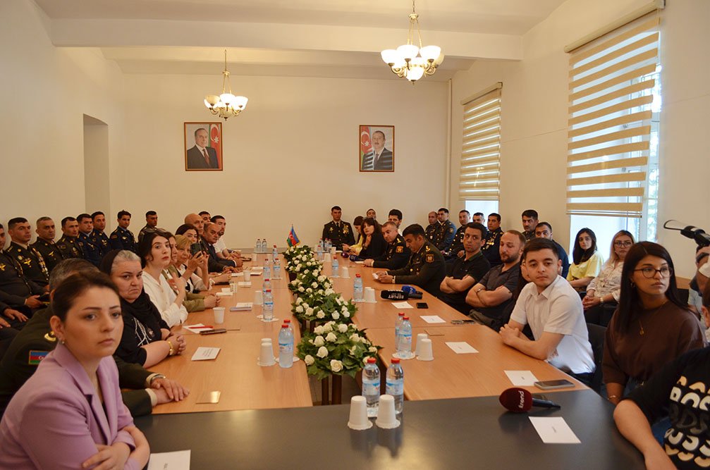 Azərbaycan Hərb Tarixi Muzeyinə media-tur təşkil olunub Azərbaycan Hərb Tarixi Muzeyinə media-tur təşkil olunub
