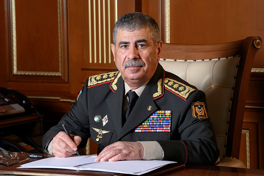 Müdafiə naziri Silahlı Qüvvələr Günü münasibətilə Azərbaycan Ordusunun şəxsi heyətini təbrik edib Müdafiə naziri Silahlı Qüvvələr Günü münasibətilə Azərbaycan Ordusunun şəxsi heyətini təbrik edib