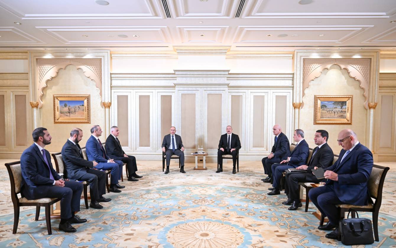 Azərbaycan Prezidenti ilə Ermənistan Baş naziri arasında Əbu-Dabidə keçirilmiş görüşün yekunları açıqlanıb Azərbaycan Prezidenti ilə Ermənistan Baş naziri arasında Əbu-Dabidə keçirilmiş görüşün yekunları açıqlanıb