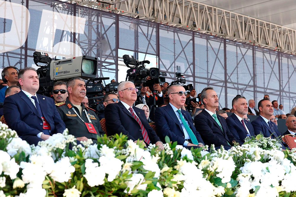 Azərbaycan Müdafiə Nazirliyinin rəhbər heyəti IDEF-2025 sərgisində iştirak edir Azərbaycan Müdafiə Nazirliyinin rəhbər heyəti IDEF-2025 sərgisində iştirak edir