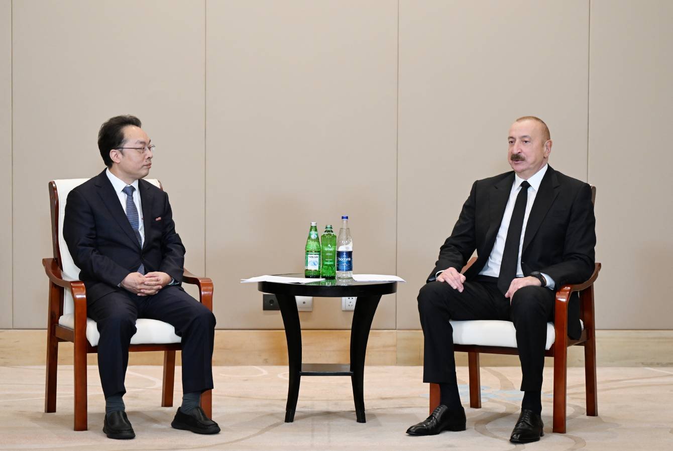 Prezident İlham Əliyev Tiencində CETC korporasiyasının baş direktoru ilə görüşüb Prezident İlham Əliyev Tiencində CETC korporasiyasının baş direktoru ilə görüşüb