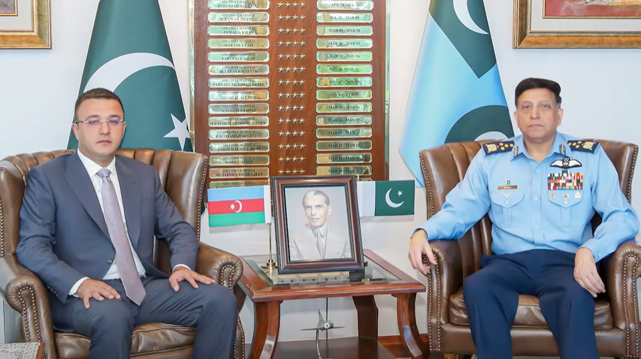 Aqil Qurbanov İslamabadda Pakistan HHQ-nin komandanı ilə görüşüb Aqil Qurbanov İslamabadda Pakistan HHQ-nin komandanı ilə görüşüb