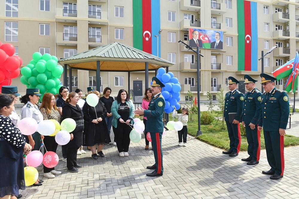 29 87b82e3f7d3a4359ab8e91704e795cf8