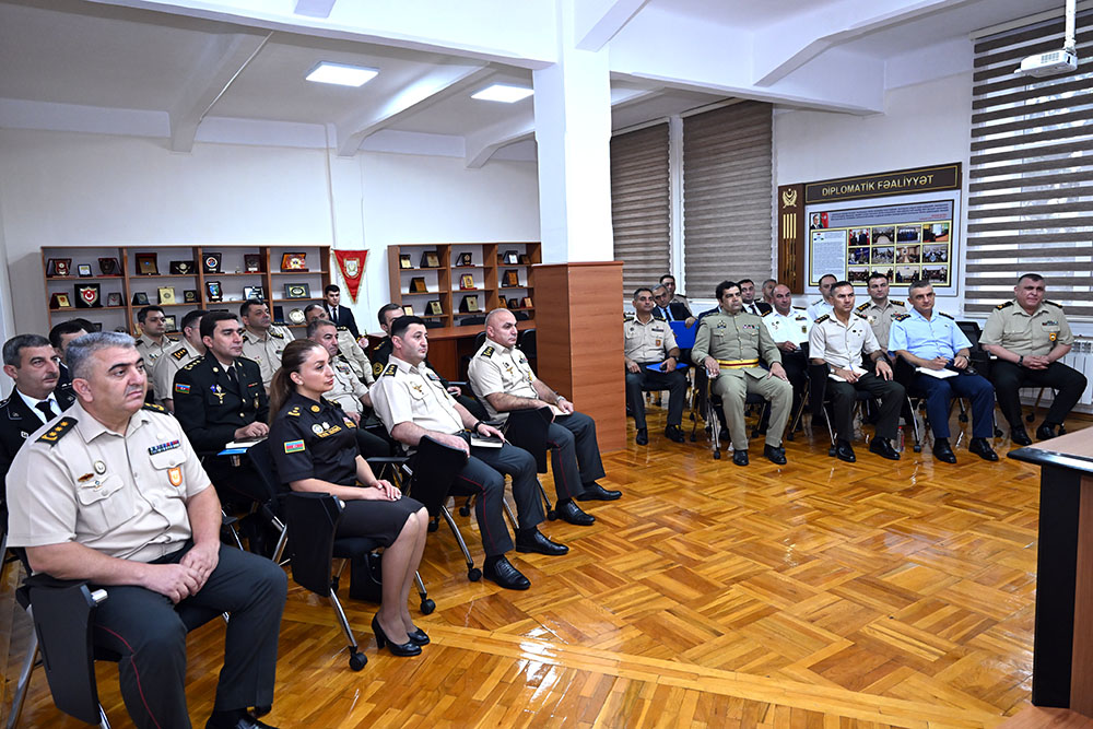 Bakıda “Strateji araşdırmalar və dövlət müdafiəsini idarəetmə akademik kursu” keçirilir