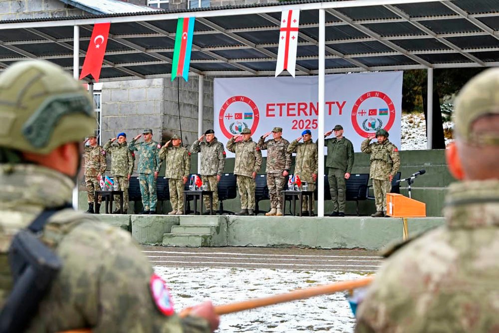 Azərbaycanın hərbi qulluqçuları “Eternity-2025” təlimində iştirak edir Azərbaycanın hərbi qulluqçuları “Eternity-2025” təlimində iştirak edir
