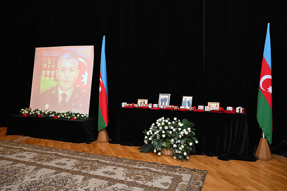 Vətən Müharibəsi Qəhrəmanı Şükür Həmidovun anım mərasimi keçirilib Vətən Müharibəsi Qəhrəmanı Şükür Həmidovun anım mərasimi keçirilib