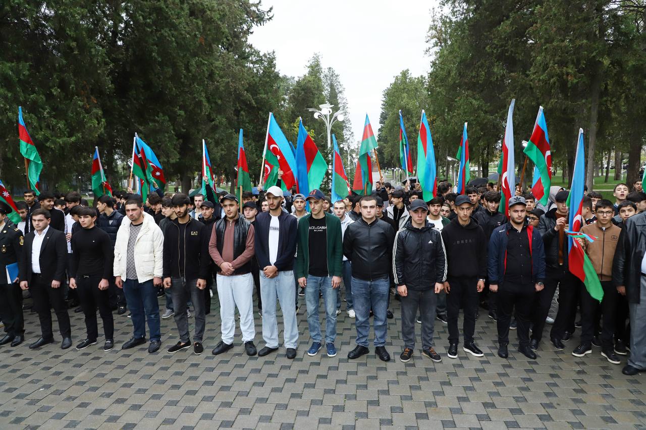 Oktyabr çağırışçıları müddətli həqiqi hərbi xidmətə yola salınır Oktyabr çağırışçıları müddətli həqiqi hərbi xidmətə yola salınır