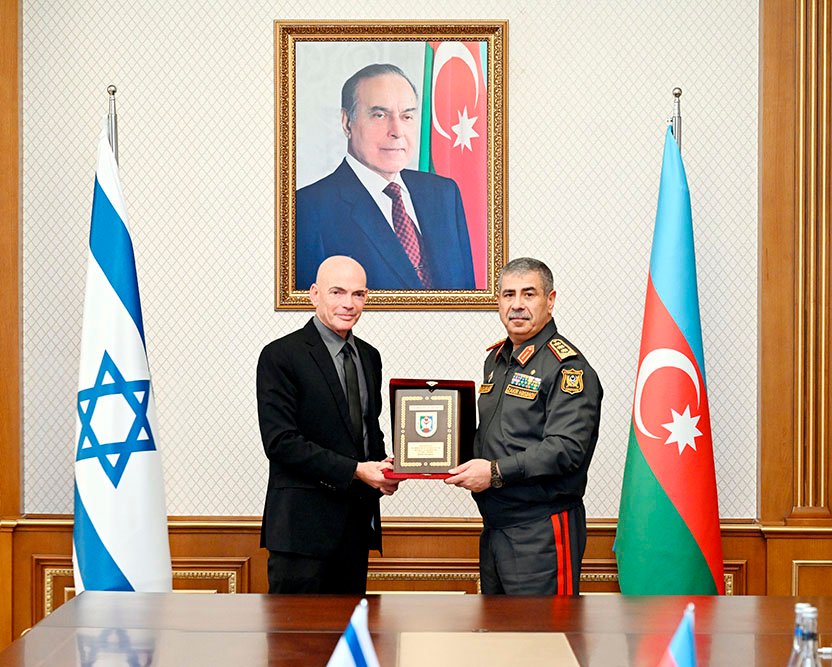 Azərbaycan müdafiə naziri İsrail nümayəndə heyətini qəbul edib