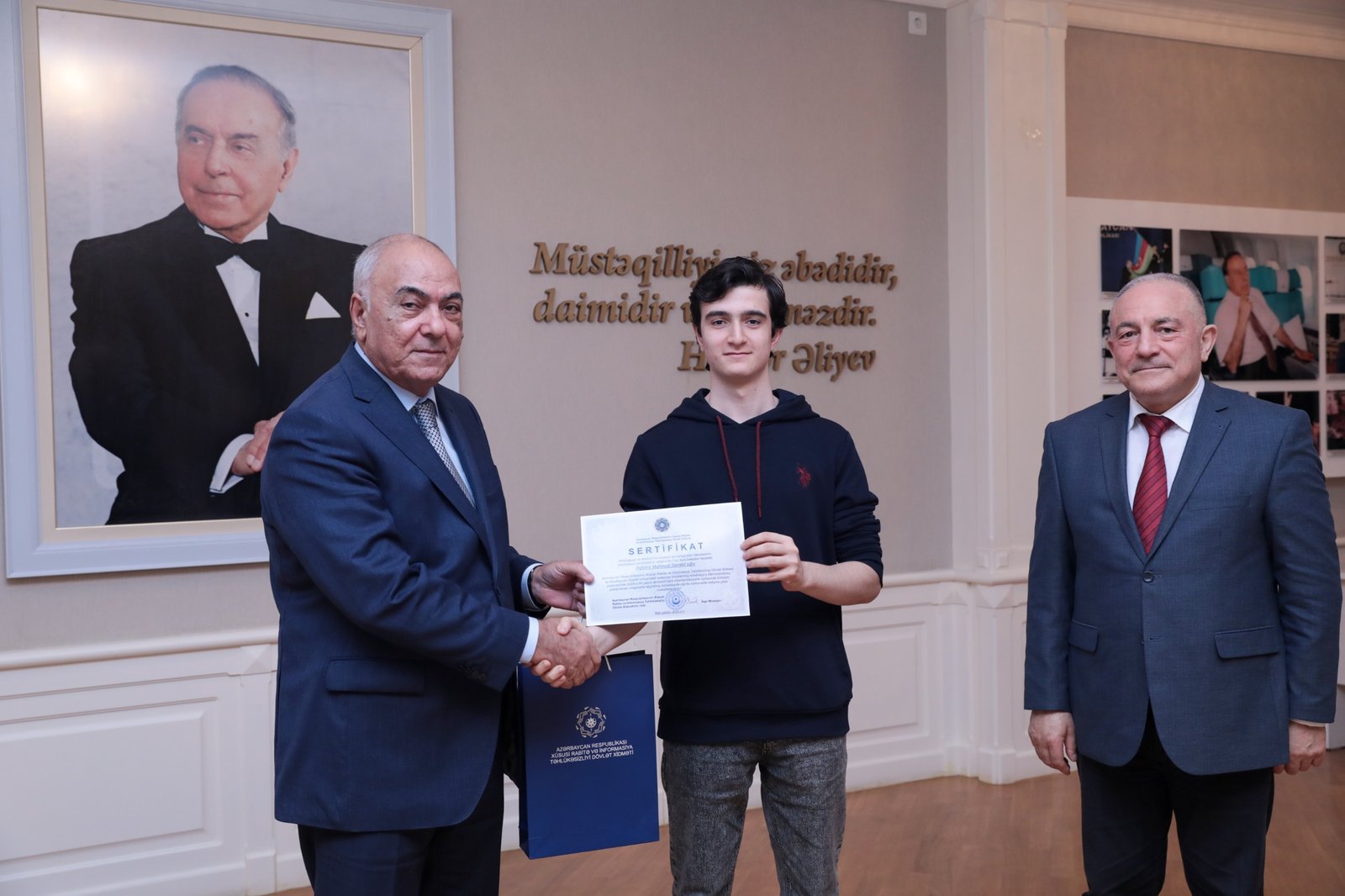 Dövlət Xidməti AzTU-da kibertəhlükəsizlik sahəsində fərqlənən tələbələri mükafatlandırıb 3 2 4