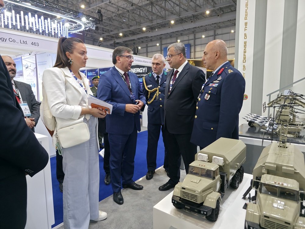 “Dubai Airshow 2025”: Türkiyənin milli müdafiə nazirinin müavini MİRAS stendini ziyarət edib - FOTO/VİDEO 2 20251119 114001 result