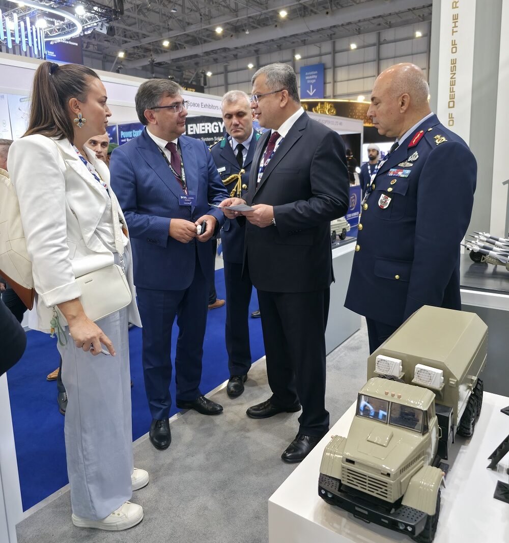 “Dubai Airshow 2025”: Türkiyənin milli müdafiə nazirinin müavini MİRAS stendini ziyarət edib - FOTO/VİDEO 3 20251119 114035 result e1764433798311