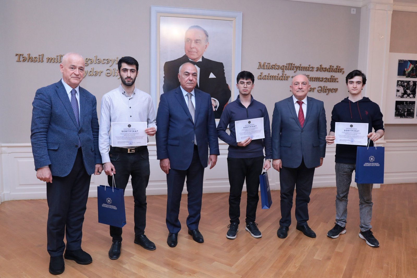 Dövlət Xidməti AzTU-da kibertəhlükəsizlik sahəsində fərqlənən tələbələri mükafatlandırıb Dövlət Xidməti AzTU-da kibertəhlükəsizlik sahəsində fərqlənən tələbələri mükafatlandırıb