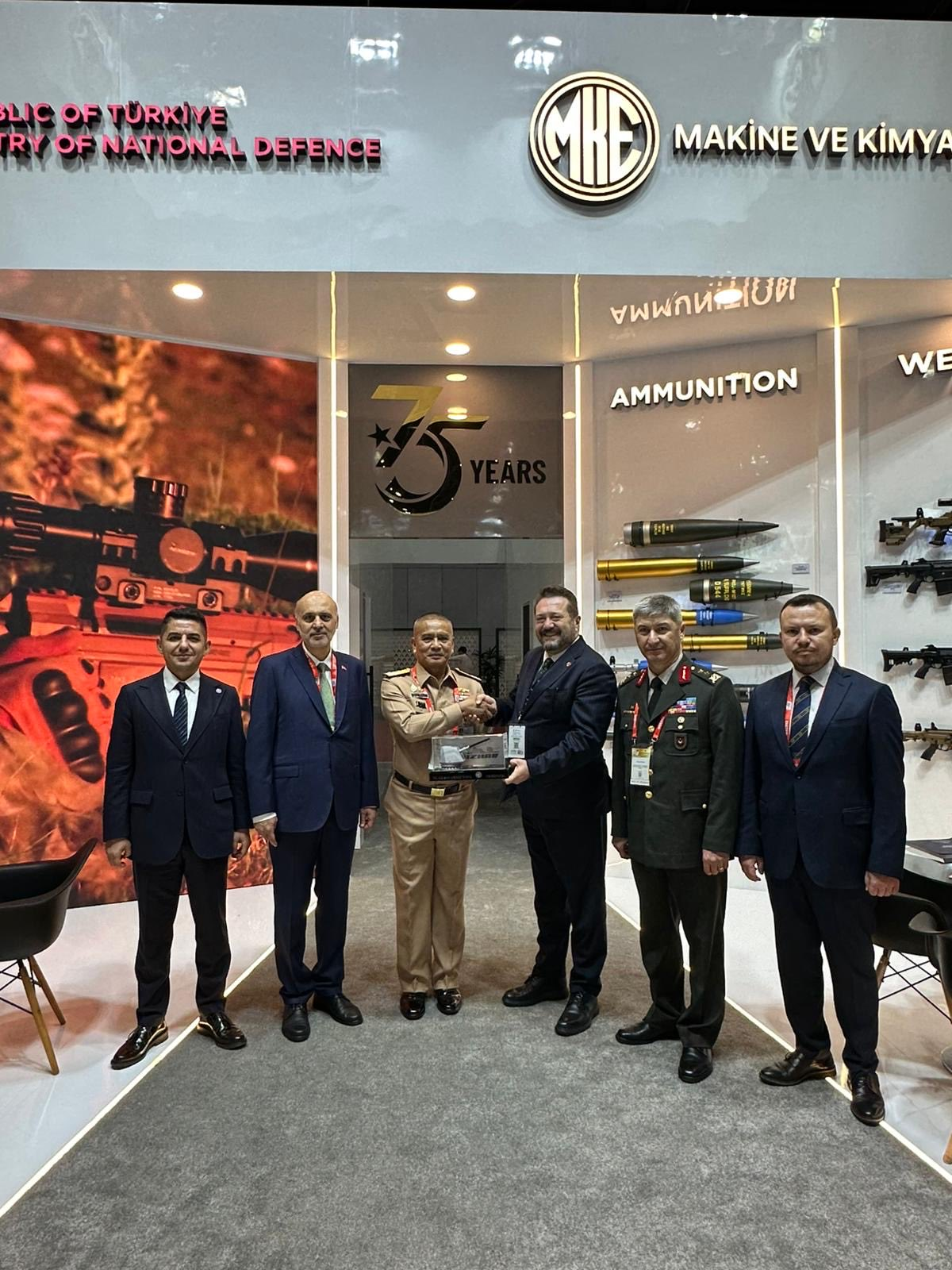 MKE məhsullarını beynəlxalq müdafiə sərgilərində təqdim edib 1 G5aB1R7XIAALhWE