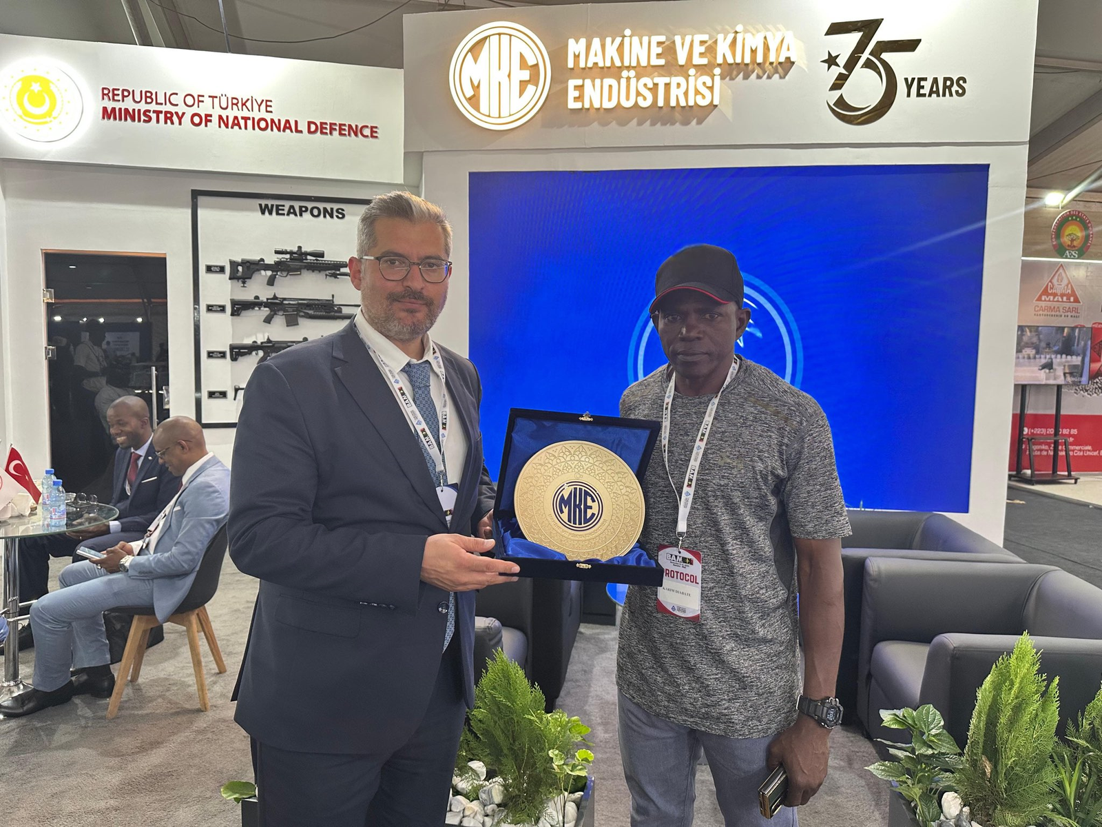 MKE məhsullarını beynəlxalq müdafiə sərgilərində təqdim edib 9