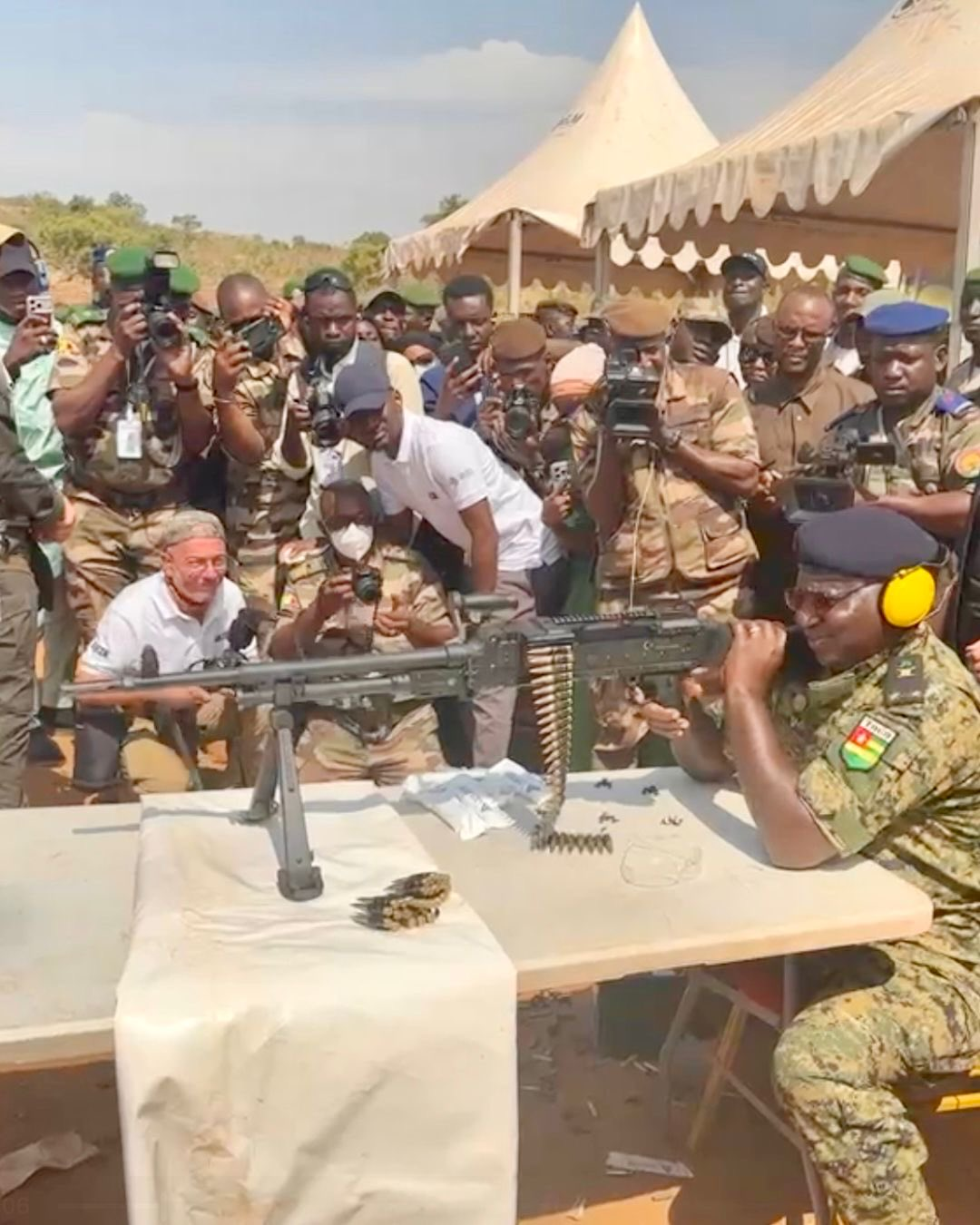 MKE məhsullarını beynəlxalq müdafiə sərgilərində təqdim edib 11 G5vDnAeXQAAdH7I