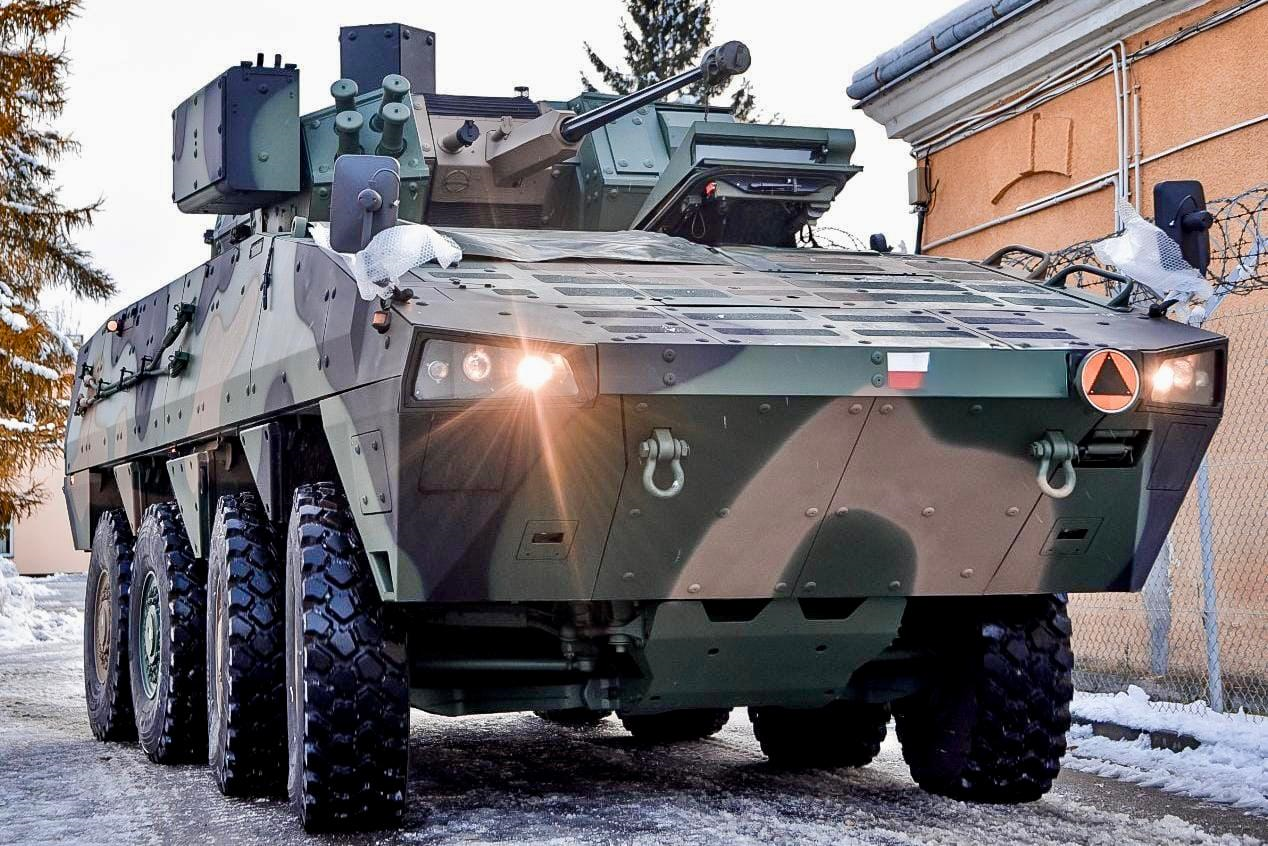 Polşa Ordusuna yeni “Rosomak” zirehli transportyorları təhvil verilib