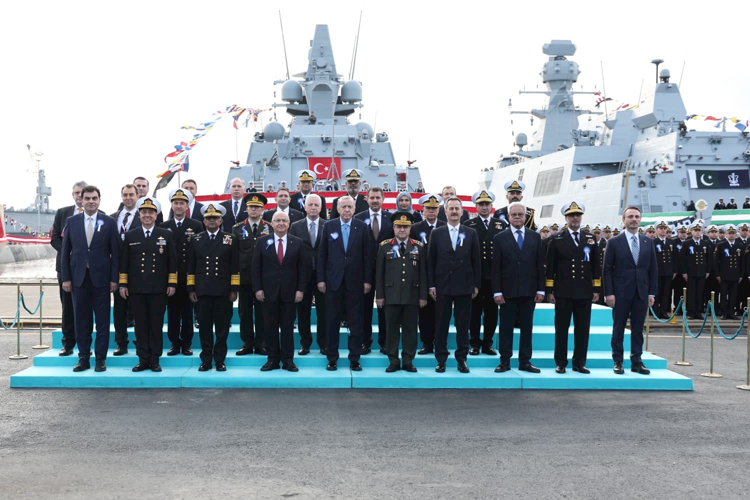 Türkiyə və Pakistan üçün inşa edilən hərbi gəmilər istismara verilib 1 3 22122025082432
