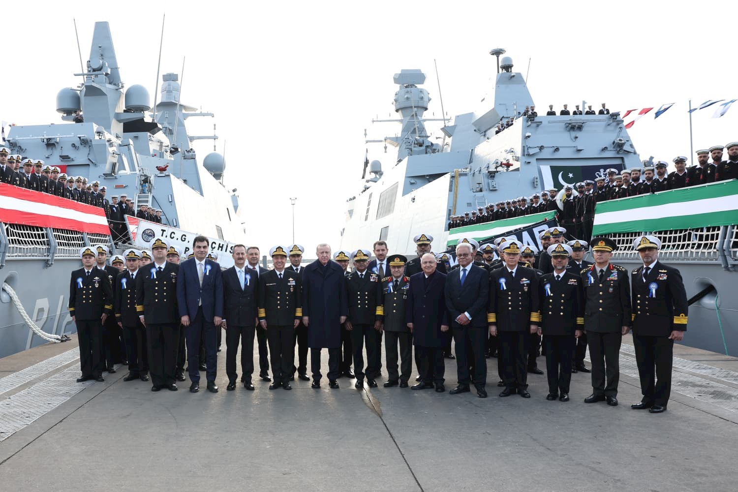 Türkiyə və Pakistan üçün inşa edilən hərbi gəmilər istismara verilib Türkiyə və Pakistan üçün inşa edilən hərbi gəmilər istismara verilib