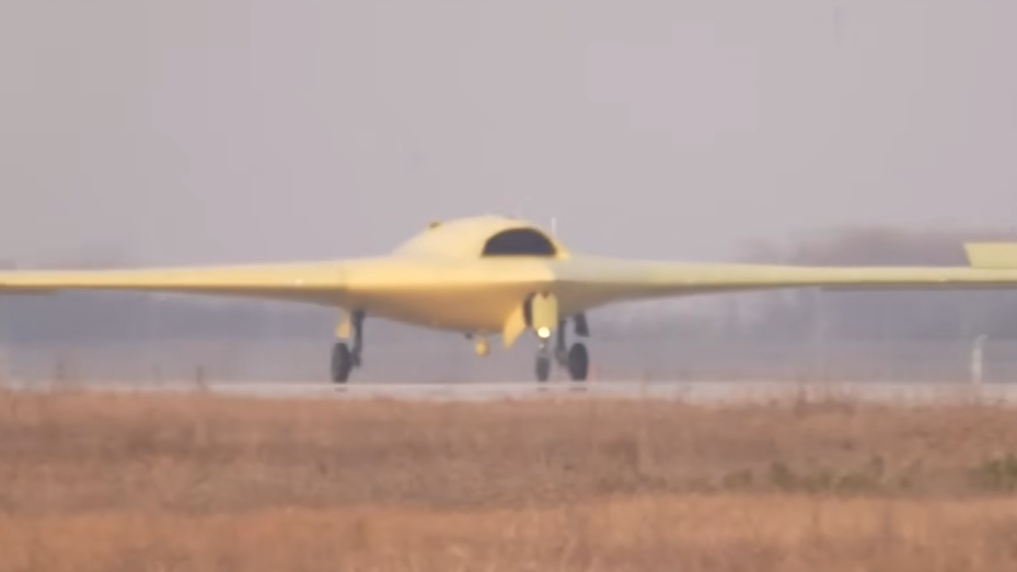 Çinin CH-7 pilotsuz döyüş təyyarəsi ilk uçuşunu həyata keçirib