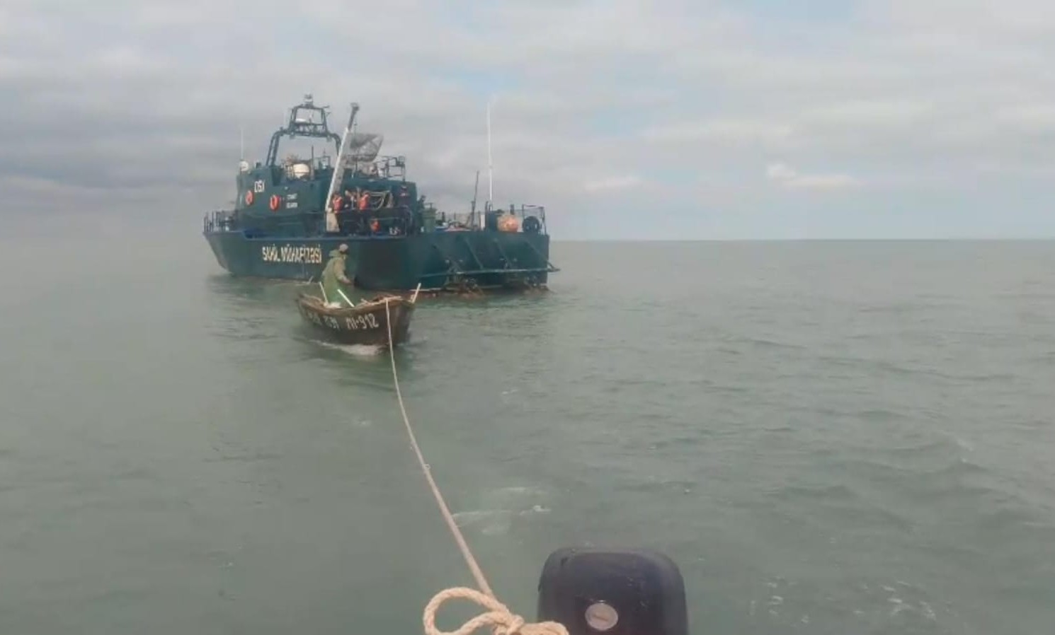 Xəzər dənzində köməksiz vəziyyətdə qalan Azərbaycan vətəndaşları xilas edilib