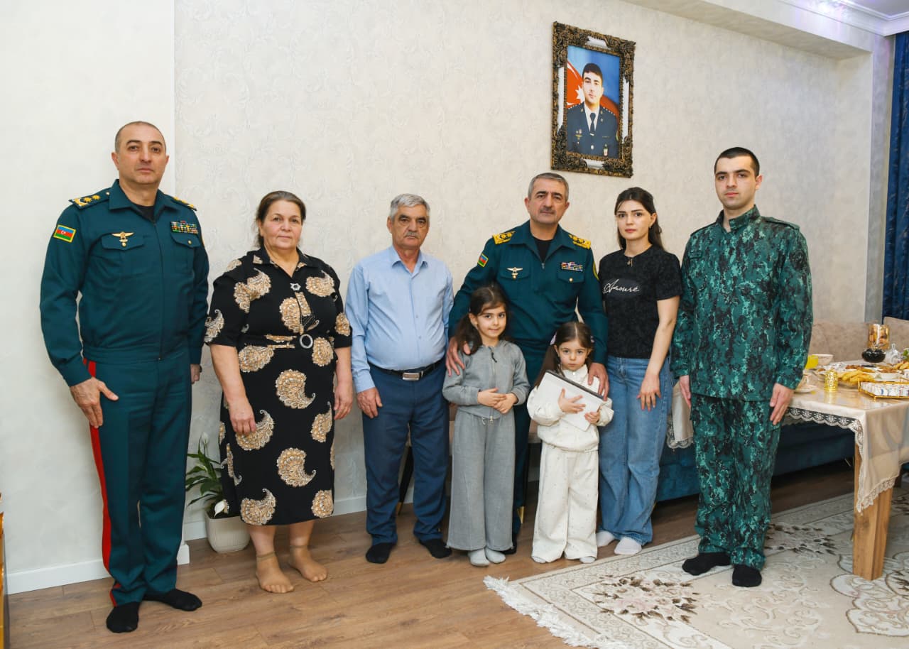 Dövlət Sərhəd Xidmətinin rəhbərliyi şəhid ailələrini ziyarət edib
