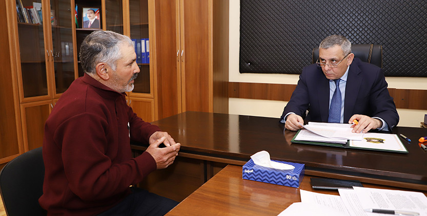 Mürsəl İbrahimov Bərdədə vətəndaşları qəbul edib