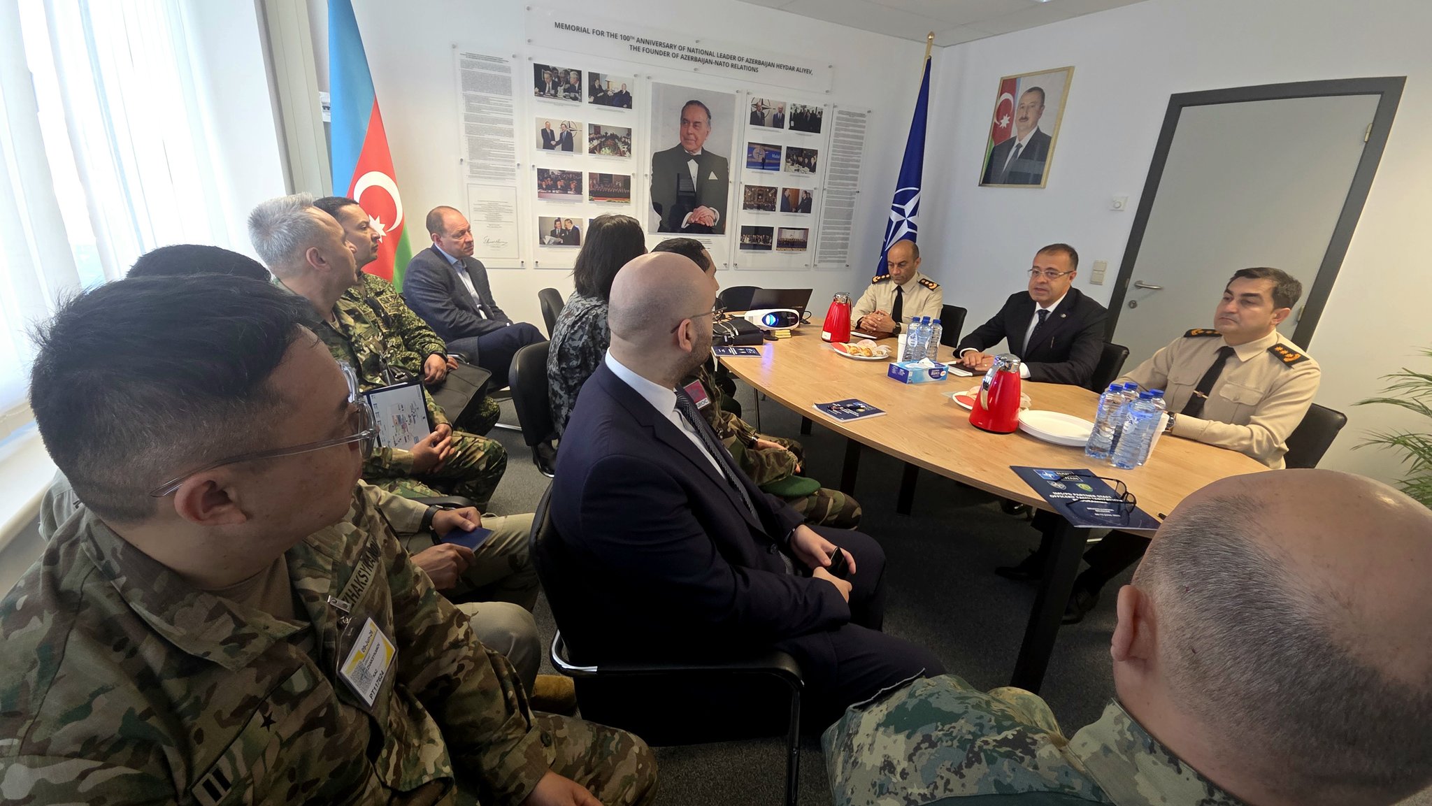 Azərbaycanın NATO yanında Nümayəndəliyində 9 ölkənin iştirakçıları qəbul edilib 2 HKXb8gdWUAAaaO3