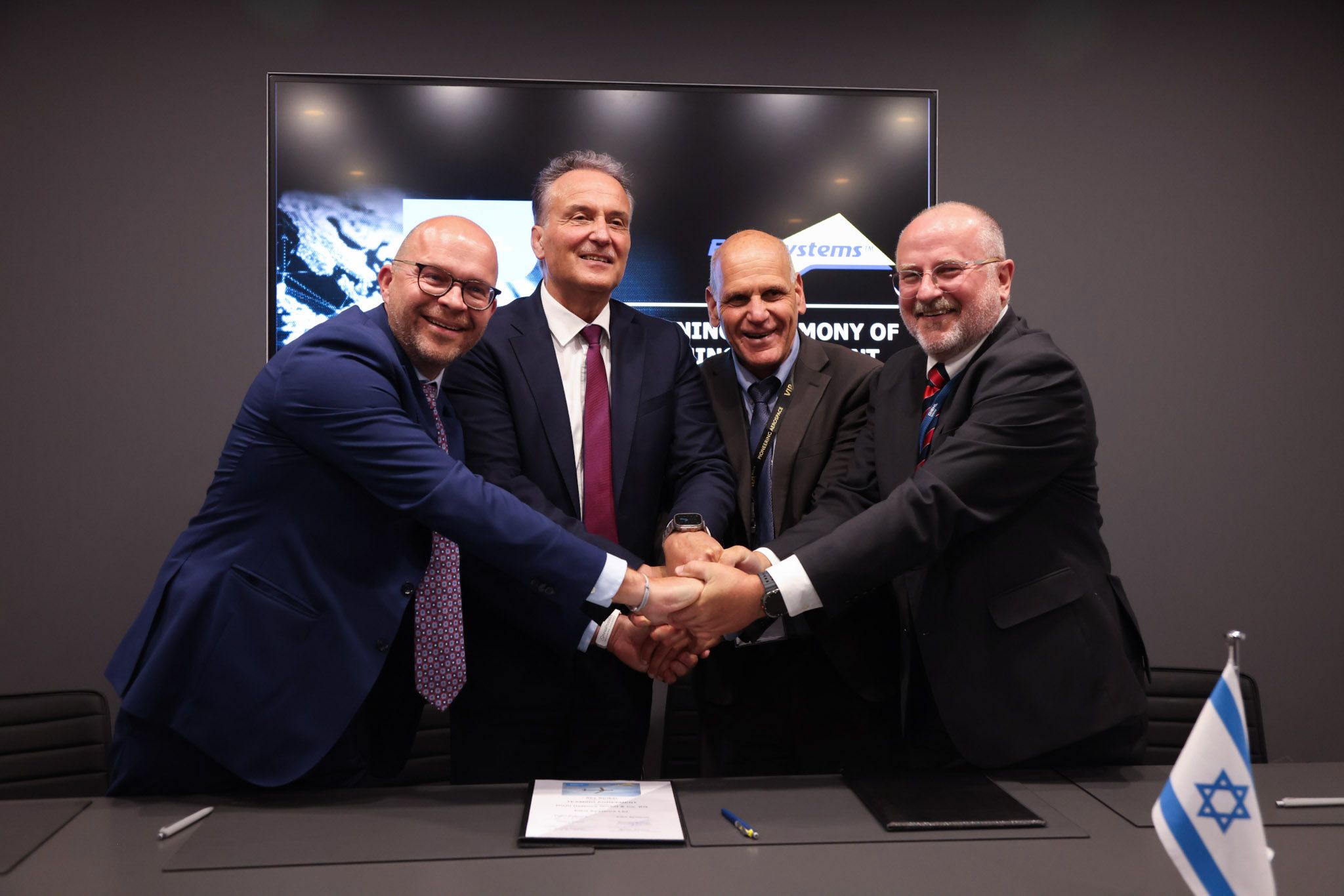 “Elbit Systems” və “Diehl Defence” Bundesverə “SkyStriker” süzən sursatını təklif edəcək 2 HKhFO7EXoAE4 6K