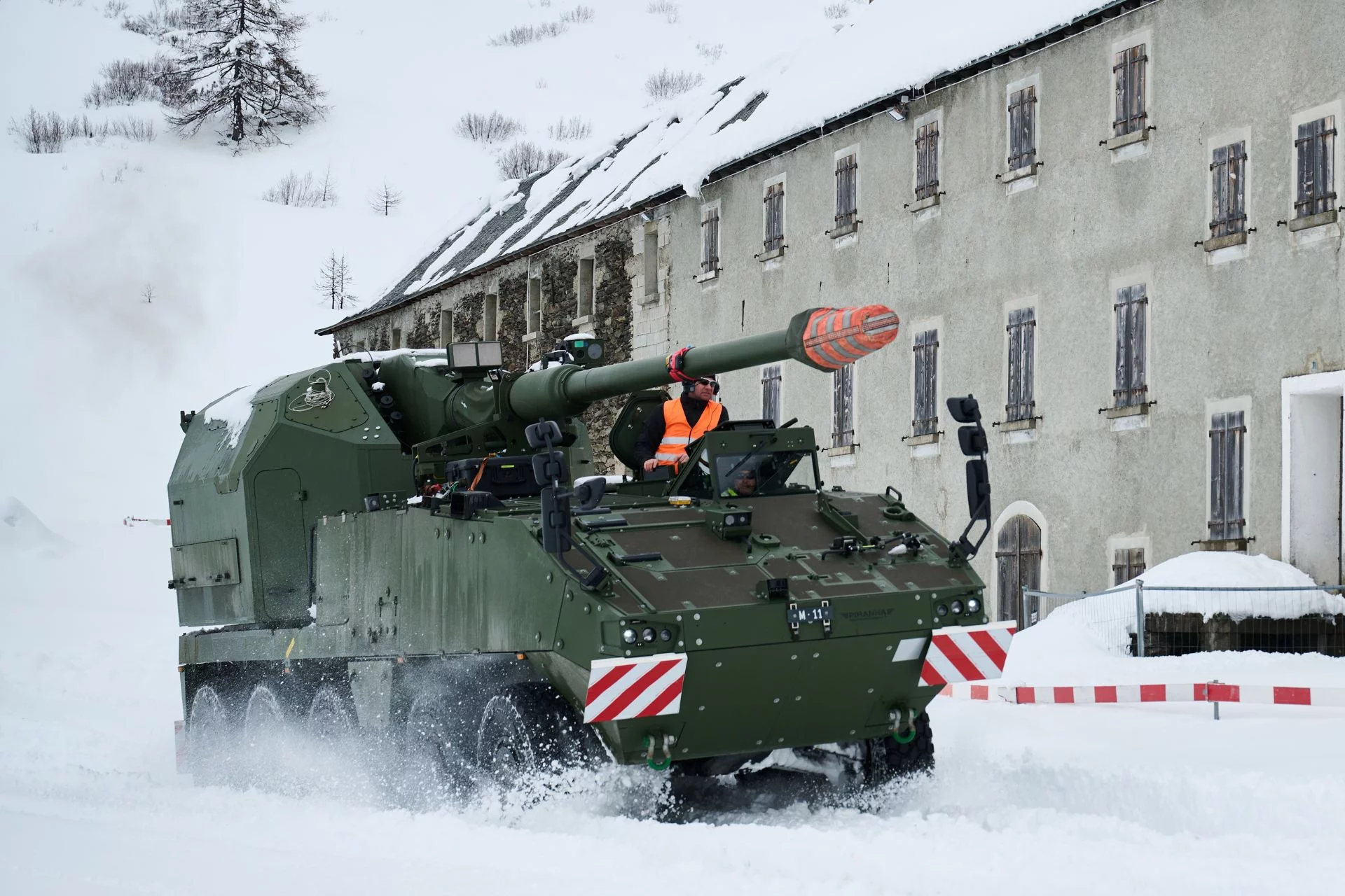 Switzerland Selects AGM Artillery Module on Piranha IV to Replace M109 Howitzers 248bd830