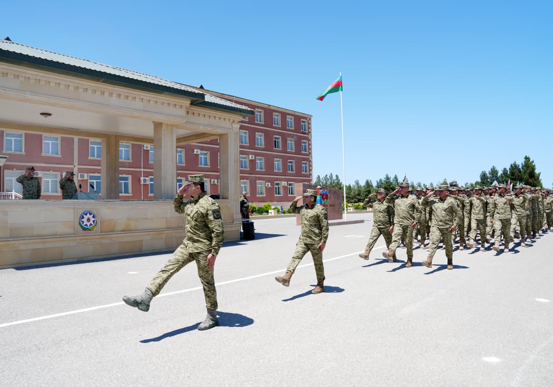 “Çevikçi” kursunu bitirmiş hərbi qulluqçulara beretlər təqdim olunub 14 14 2 659e5d36b9ca385ccefd257760763c3a