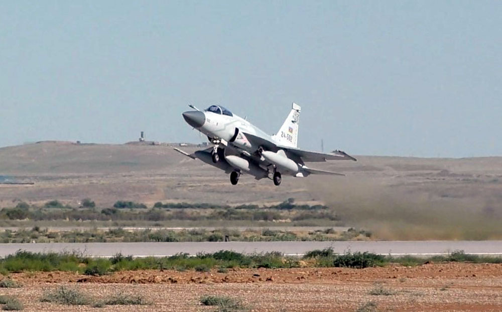 Azərbaycan HHQ-də JF-17C qırıcıları ilə təlim-məşq uçuşları keçirilib - VİDEO 3 7cd3595ac6451a3c57e1394176175b5c