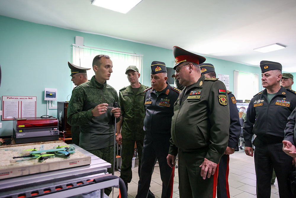 Kərim Vəliyev Belarus Silahlı Qüvvələrinin hərbi obyektlərini ziyarət edib 2 a24a88ebff0daf8d5f4002fcffd12c05