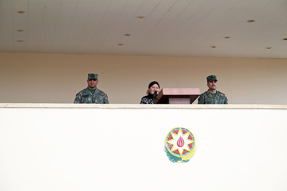 9 4