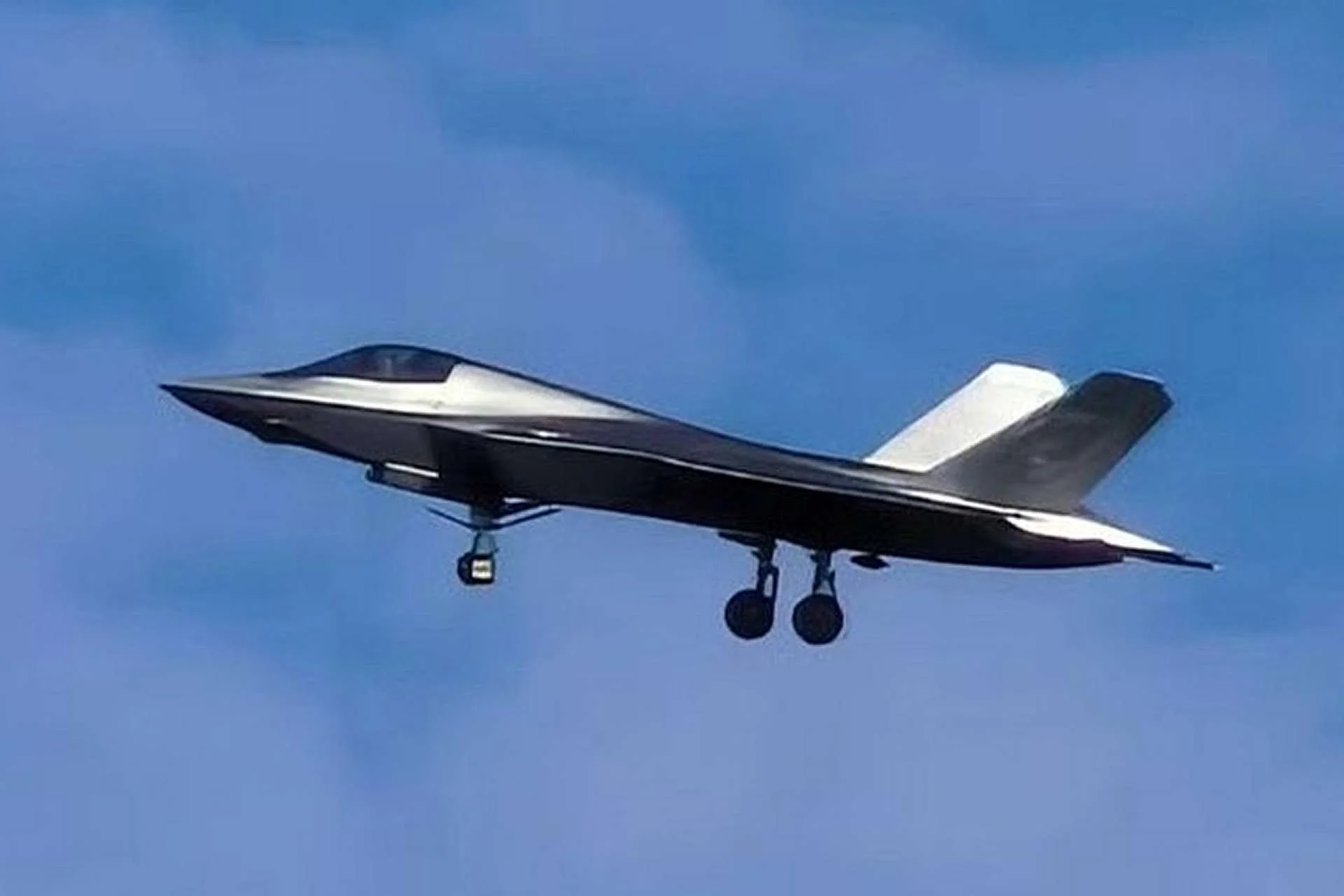 Chinas J 35 Emerges With Mirror Like Coating Echoing U.S. F 22 and F 35C Stealth Tests 24fbf022