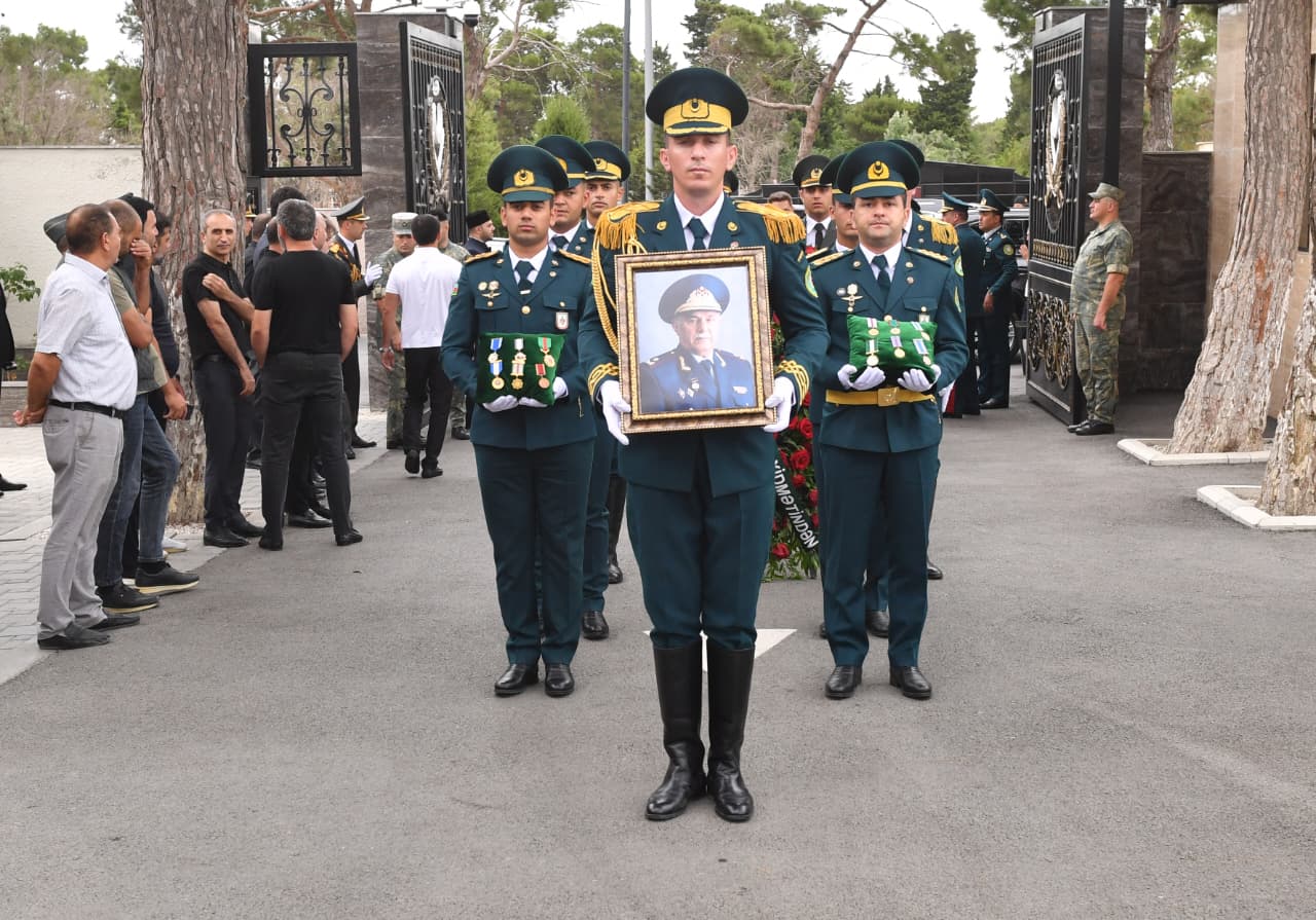 General-mayor Abbasəli Novruzov son mənzilə yola salınıb - VİDEO 2 IMG 20260817 WA0070