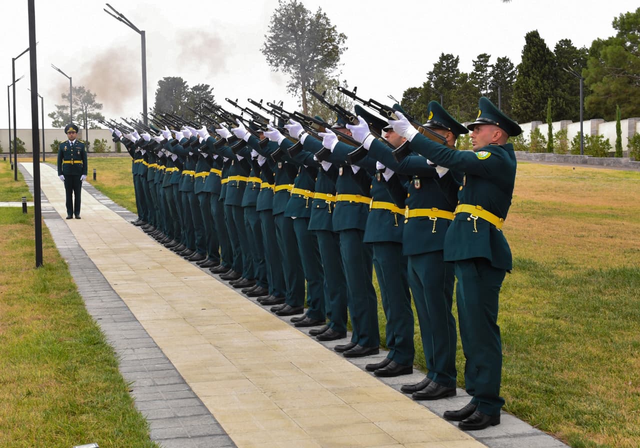 General-mayor Abbasəli Novruzov son mənzilə yola salınıb - VİDEO 12 IMG 20260817 WA0081