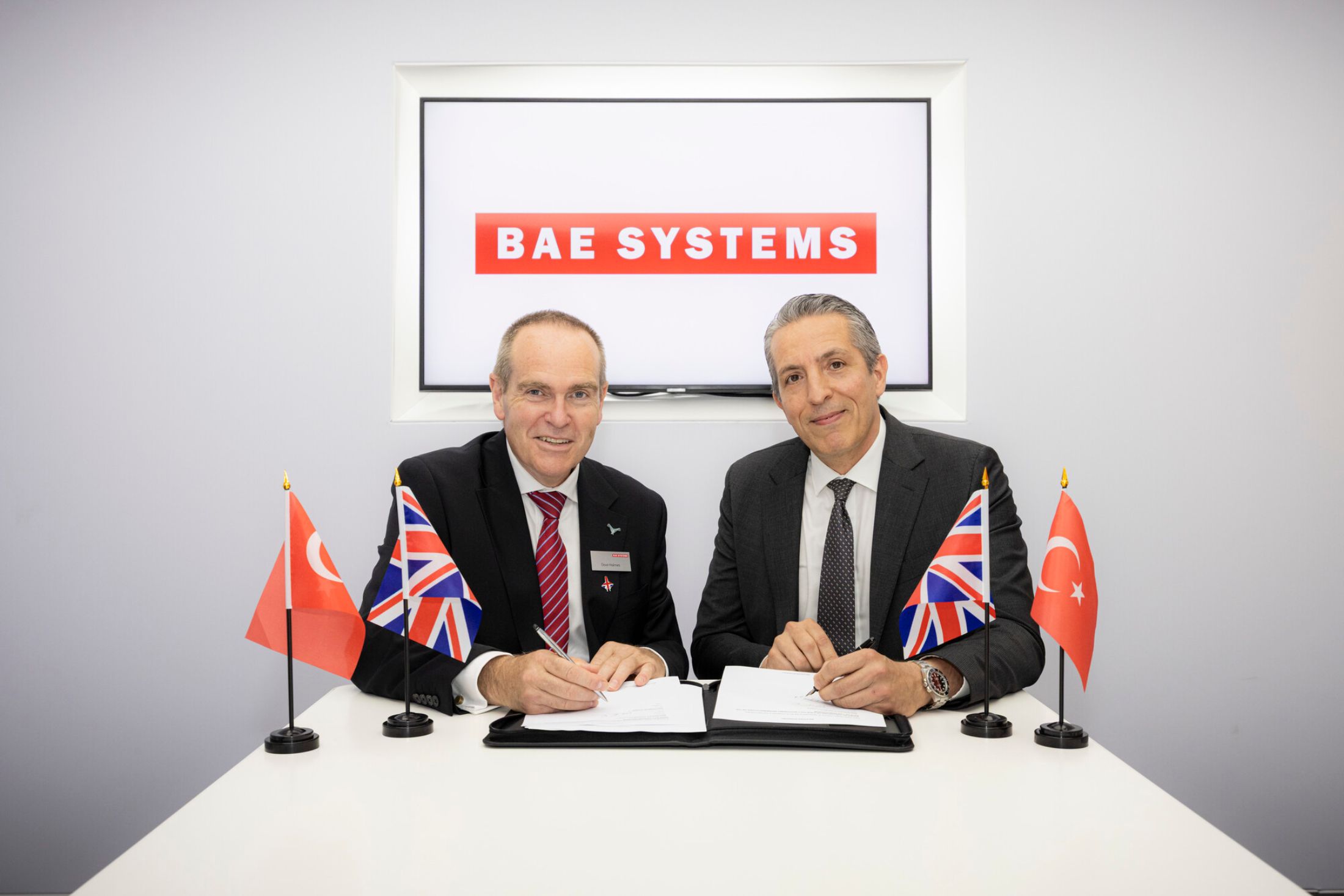 “BAE Systems” və TUALCOM avtonom texnologiyalar sahəsində əməkdaşlıq edəcək 6 MOU signing with TUALCOM