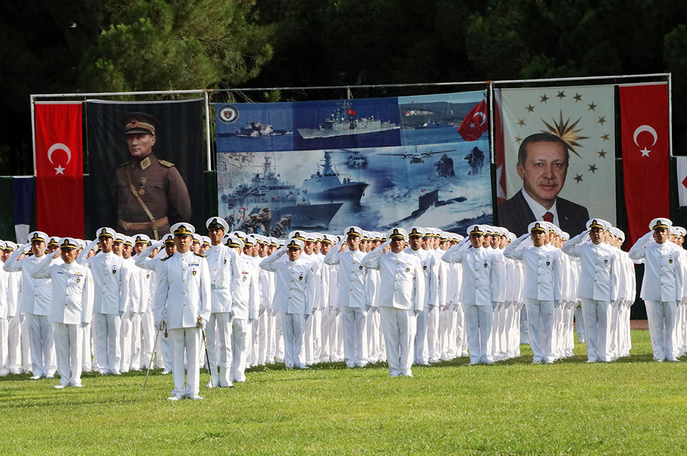 Türkiyədə təhsilini bitirən Azərbaycan Ordusunun hərbçilərinə diplomlar təqdim edilib - VİDEO 2 0fe37d214a3ba0329da475b7bceadebc