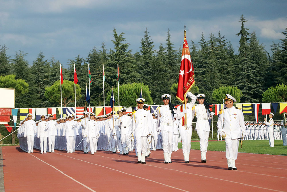 Türkiyədə təhsilini bitirən Azərbaycan Ordusunun hərbçilərinə diplomlar təqdim edilib - VİDEO 13 298e9dbf833e29db9f7abd3e21deec31