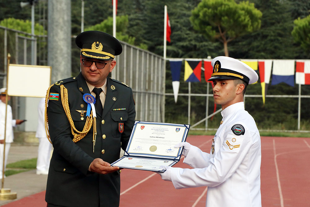 Türkiyədə təhsilini bitirən Azərbaycan Ordusunun hərbçilərinə diplomlar təqdim edilib - VİDEO 10 4a689ee033fb8a8956d637ca28efe09d