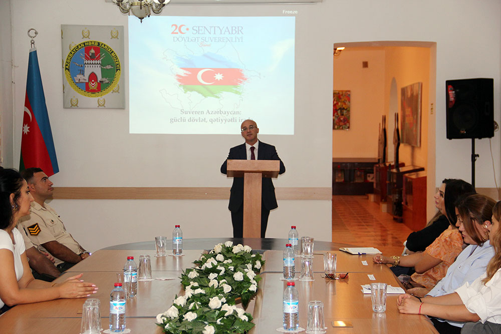 Azərbaycan Ordusunda Dövlət Suverenliyi Günü münasibətilə silsilə tədbirlər keçirilib 3 980b94388292b00a2723dccb0878f3ad